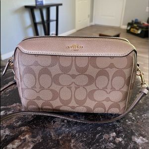 Small coach crossbody! It is perfect for on the go usage!
